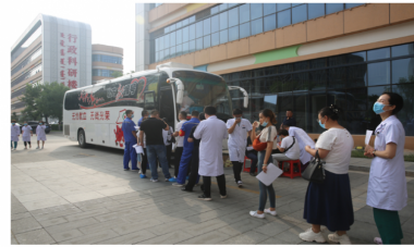 内蒙古自治区妇幼保健院组织职工开展义务献血活动