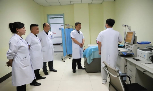 兴调研之风 听医护心声--呼伦贝尔市第三人民医院院长毕思国深入门诊一线开展调研工作