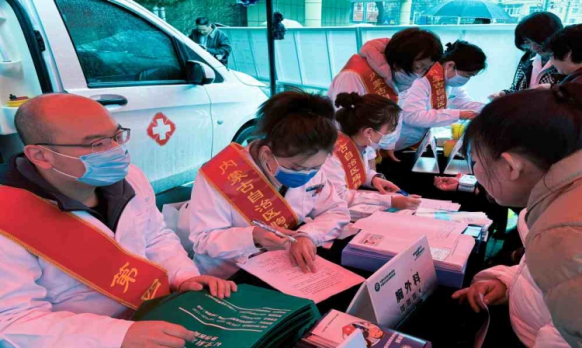 内蒙古自治区第四医院开展世界防治结核病日宣传义诊活动